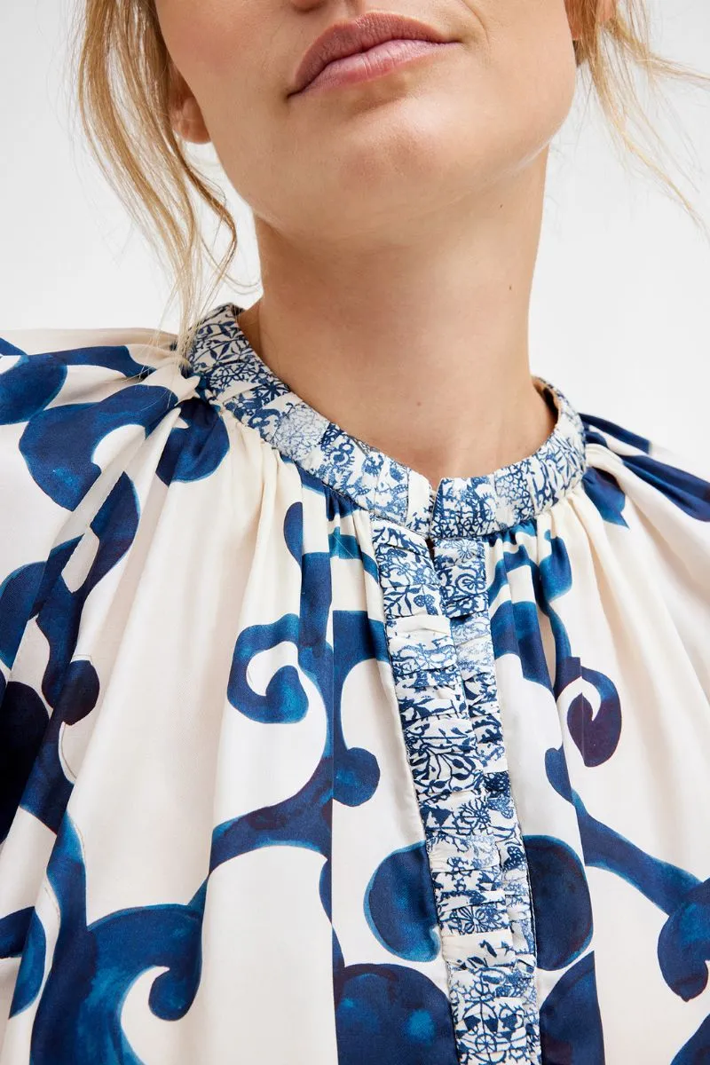 Annsofie shirt | Sand w. Navy Print | Skjorte fra Gustav