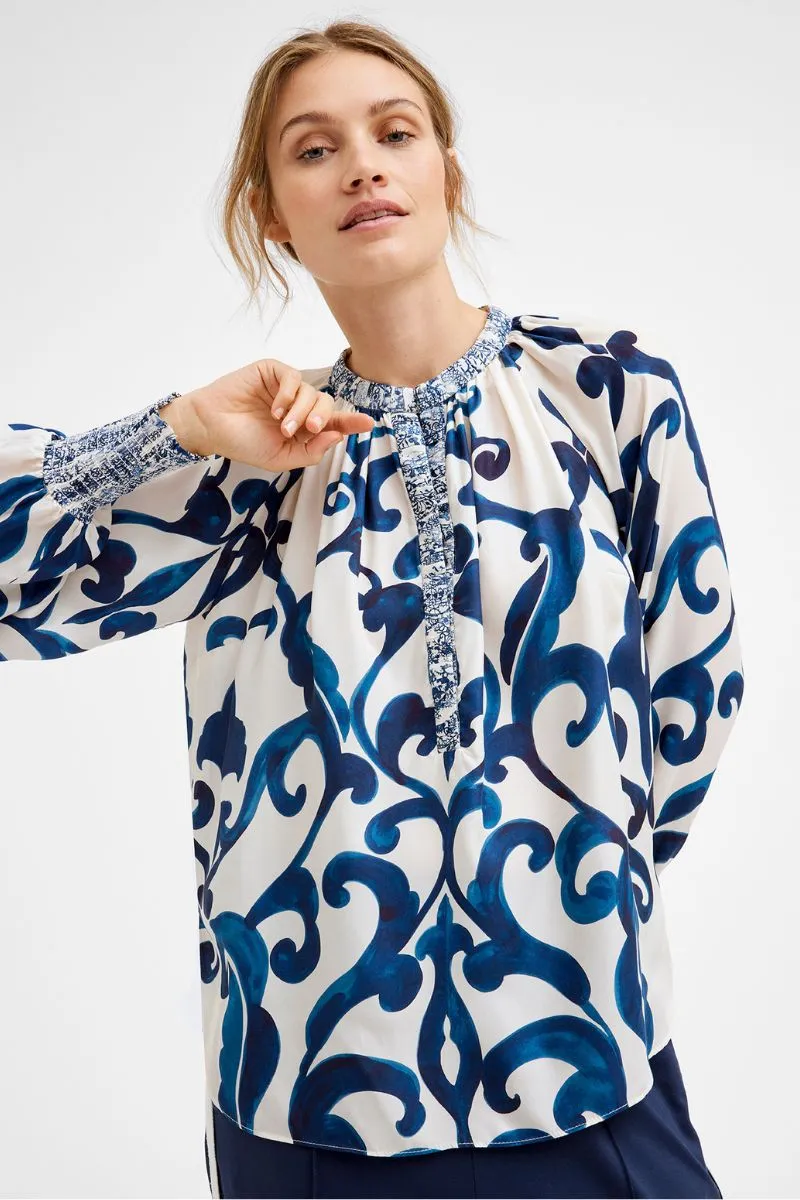 Annsofie shirt | Sand w. Navy Print | Skjorte fra Gustav